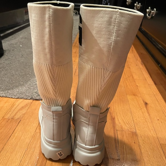 DH Gate ‘Ugg’ Boots - Picture 5 of 6